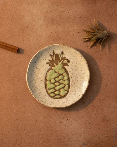 Mini Prato Pineapple, peça de cerâmica artesanal