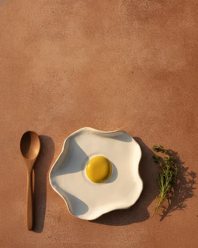 Porta Colher Fried Egg, peça de cerâmica artesanal